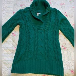 Cableknit sweater.